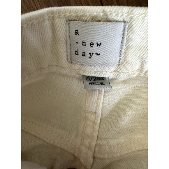 New a new day Tapered Leg Highest Rise Relaxed Hip & Thigh Cream Jeans Sz 6 - Picture 6 of 9